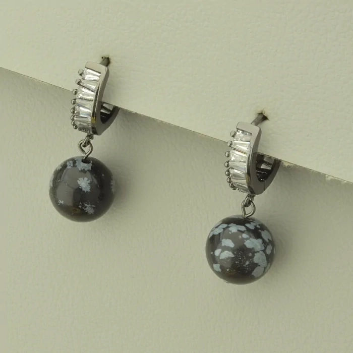 Обсидіан: Вулканічний камінь